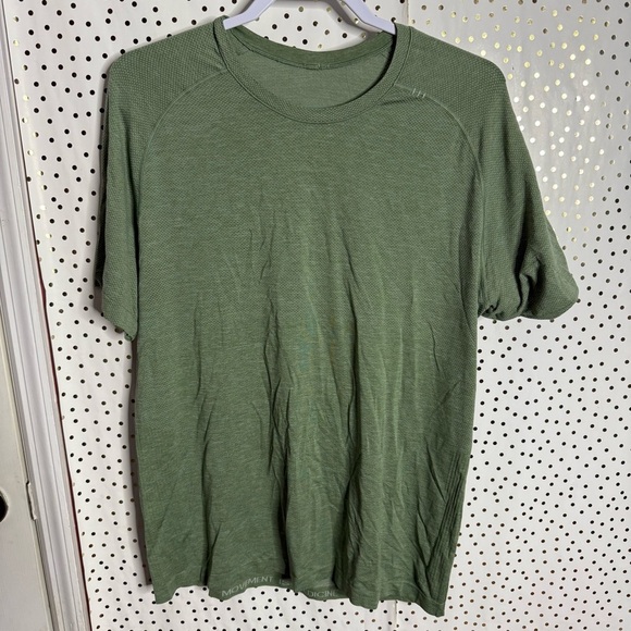 Lululemon Men's Green T-Shirt - Picture 1 of 6